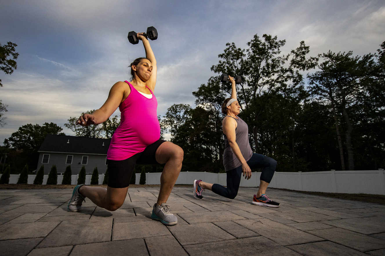 NISKAYUNA, NEW YORK - SEPTEMBER 21, ,2021: CrossFit athlete Katie Devantier Prabhu trains with her Mother Paula Devantier at her home during a Life Outside the Box (LOTB) virtual Zoom training class on September 21, 2021 in Niskayuna, New York. Katie is 7 1/2 months pregnant with twins and continues to train with the LOTB program. She is due to give birth in November to a boy and girl.   Al Bello/Getty Images/AFP (Photo by AL BELLO / GETTY IMAGES NORTH AMERICA / Getty Images via AFP)